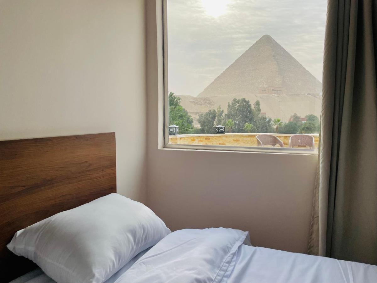 Glamour Pyramids Kafret el-Gabal