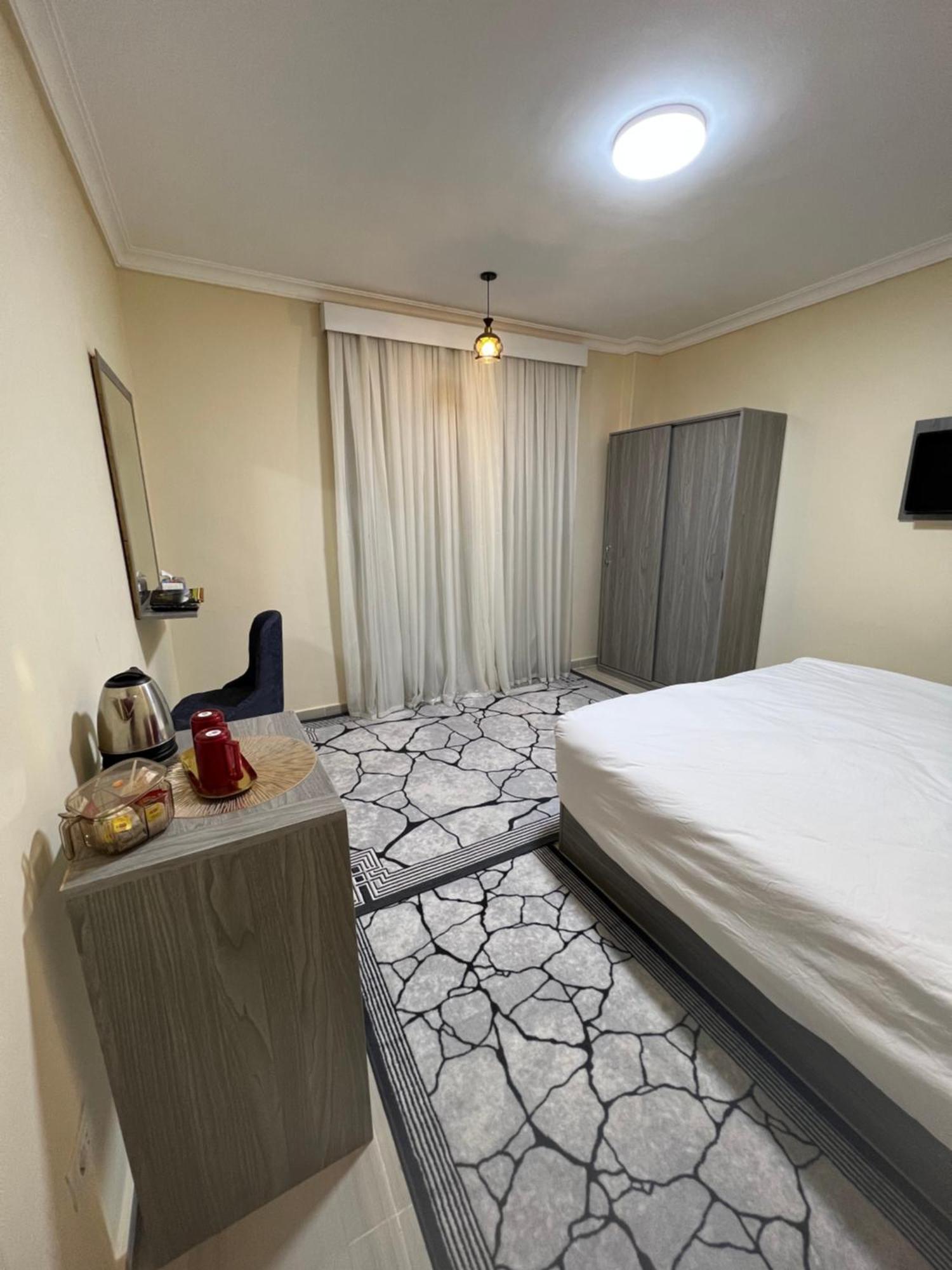 Glamour Pyramids Hotel Kafret el-Gabal