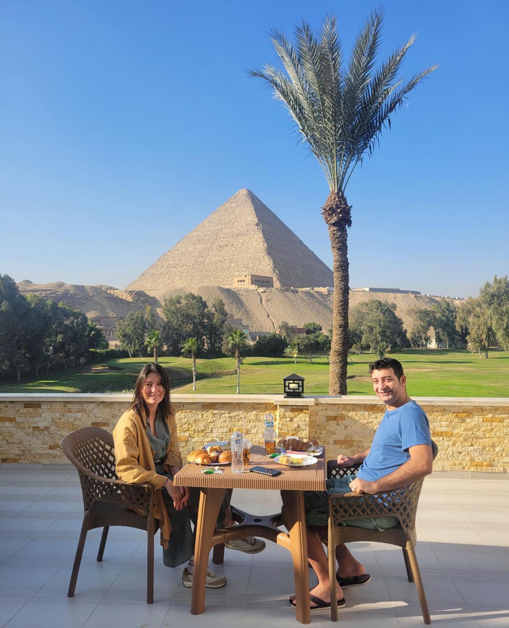 Glamour Pyramids Kafrat al Jabal